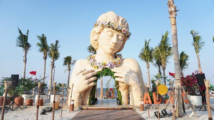 Patung di Aloha Pantai Pasir Putik PIK 2 (Pantai Indah Kapuk)