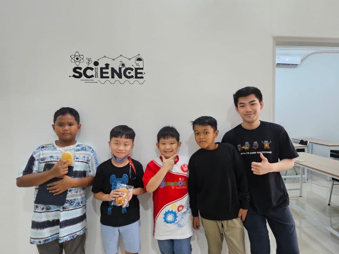 How learn programming and coding for beginners, kids, and someone with no coding experience or background. | Coding and programming academy or course | Learn by join programming and coding school in Gading Serpong