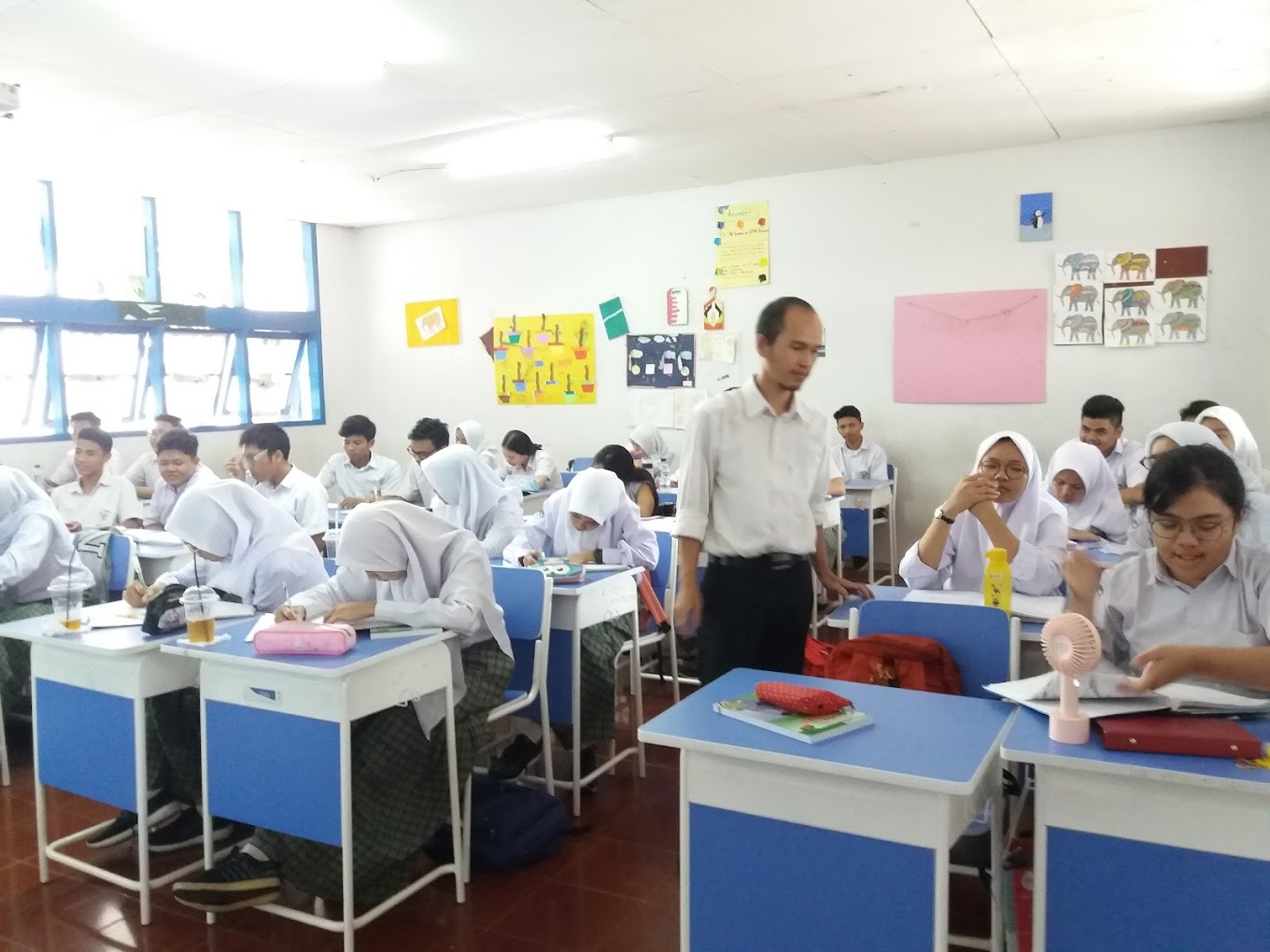 Keadaan Kelas Sekolah Bintara Middle School | Daftar dan Biaya Sekolah Internasional Terdekat dan Terbaik di Depok
