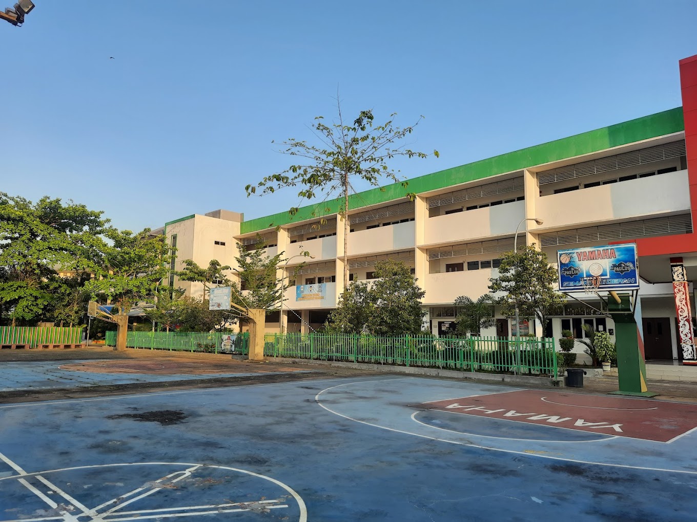Gedung Sekolahan SMA Bruder Pontianak | Daftar dan Biaya Sekolah Internasional di Pontianak