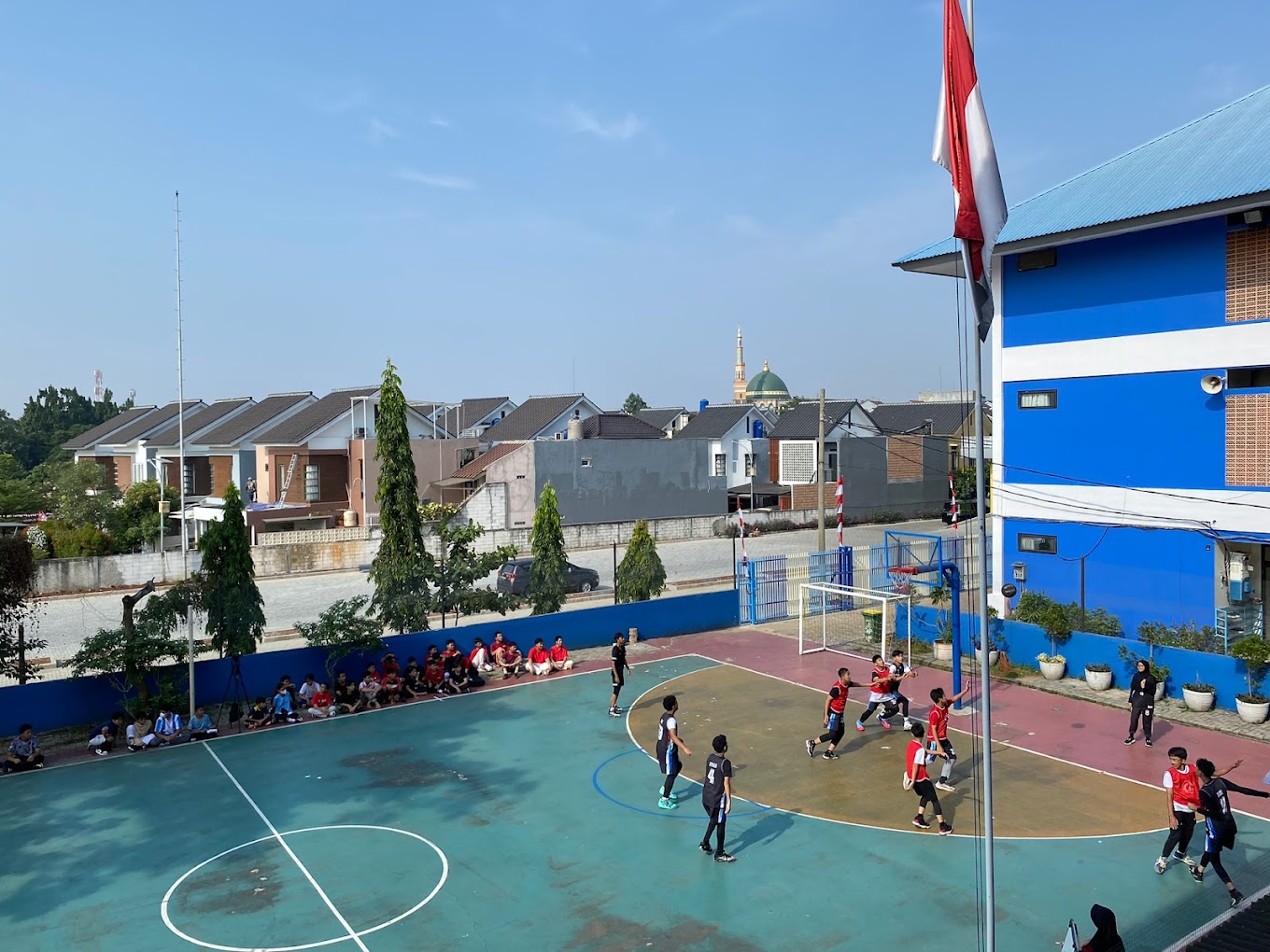 Gedung dan Lapangan Sekolahan SMPS Islam Terpadu Nurul Fikri Depok | Daftar dan Biaya Sekolah Swasta dan Internasional di Depok