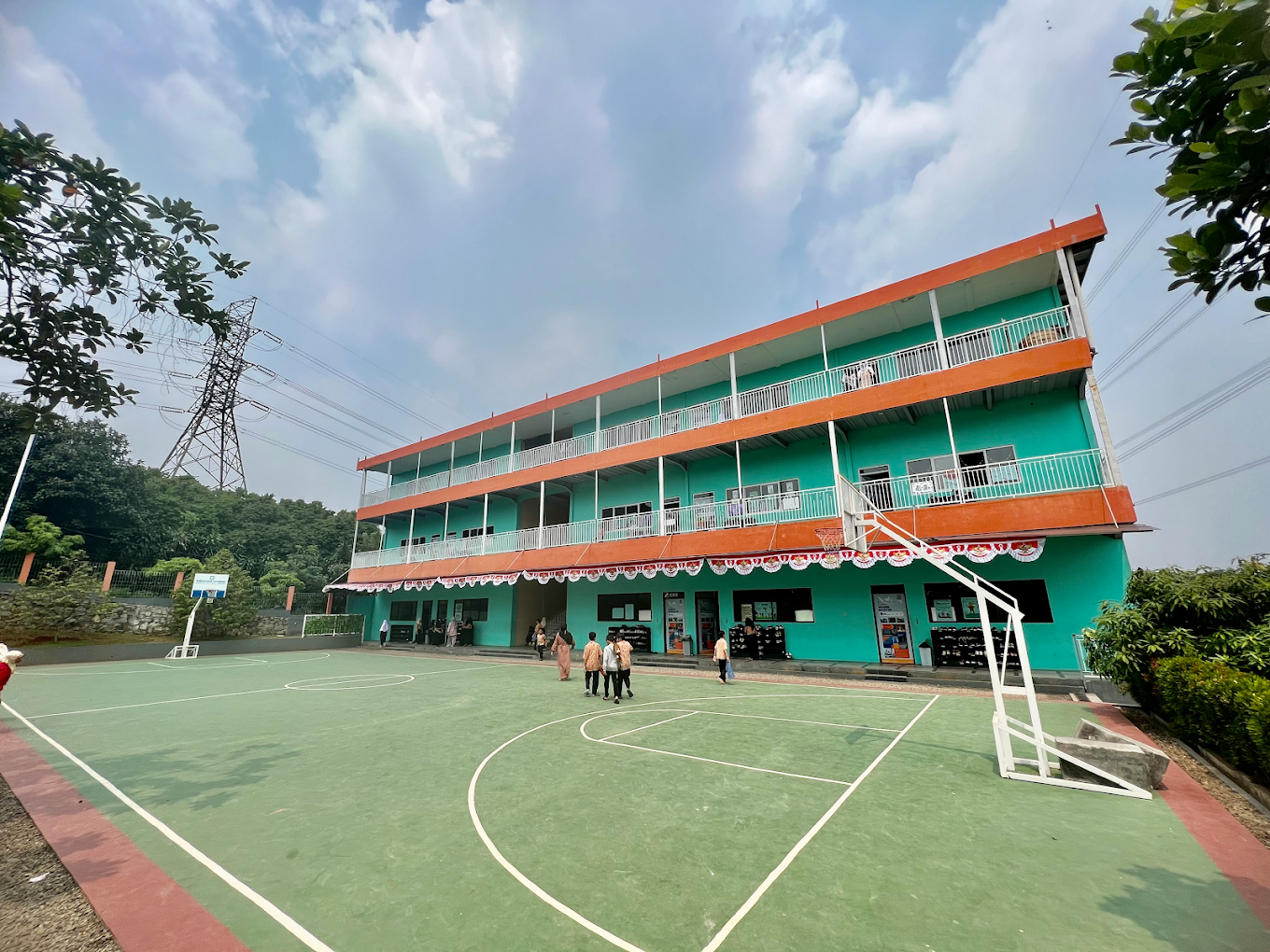 Gedung dan Lapangan Sekolahan Prestasi Global Depok | Daftar dan Biaya Sekolah Swasta dan Sekolah Internasional Terdekat dan Terbaik di Depok