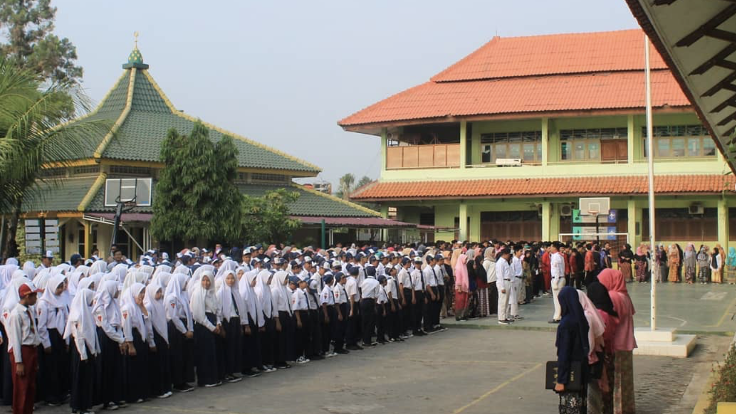 SMP Almubarak