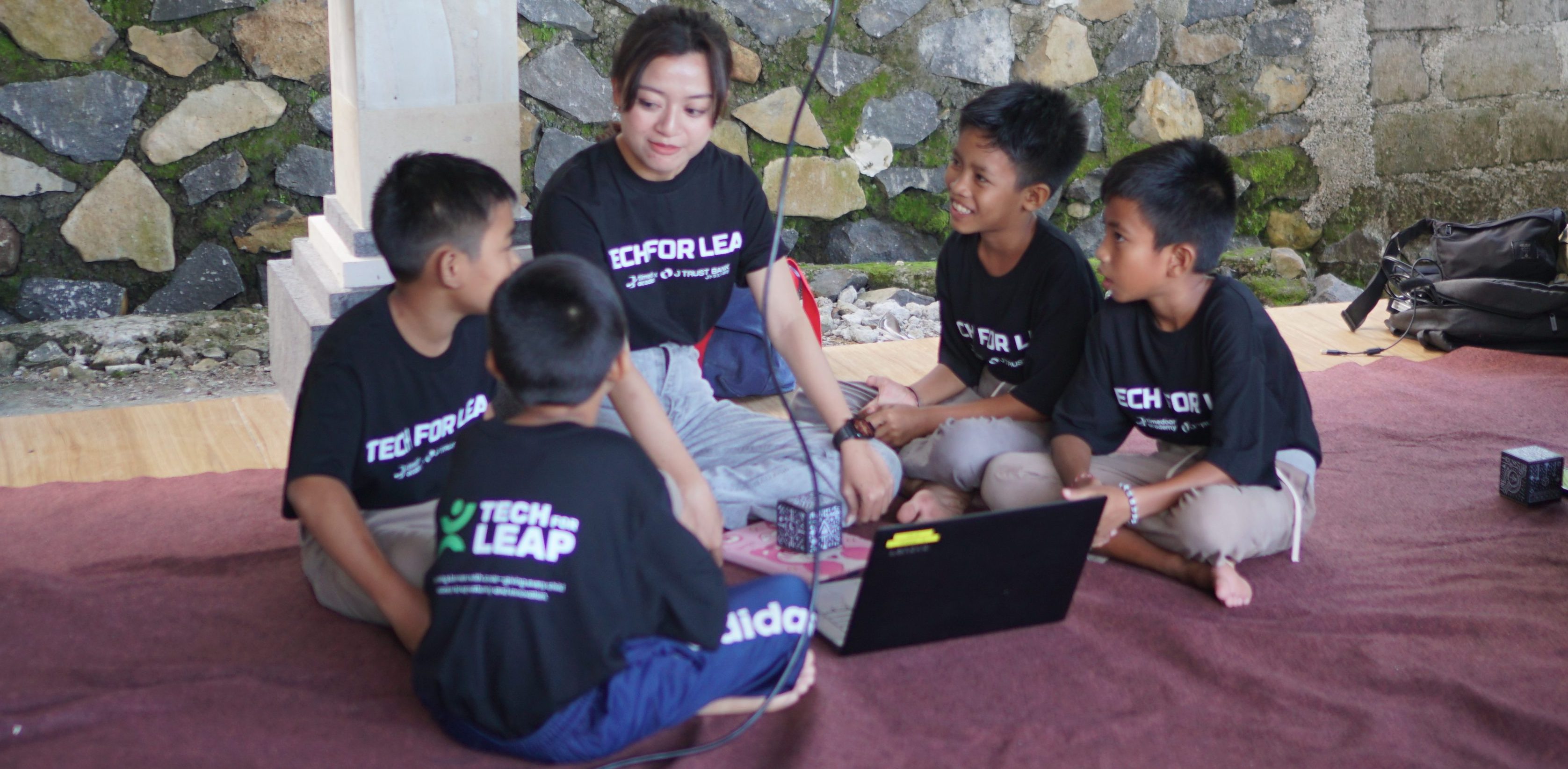 J Trust Bank & Timedoor Academy Hadirkan Pendidikan IT untuk Anak Yatim dan Dhuafa di Karangasem